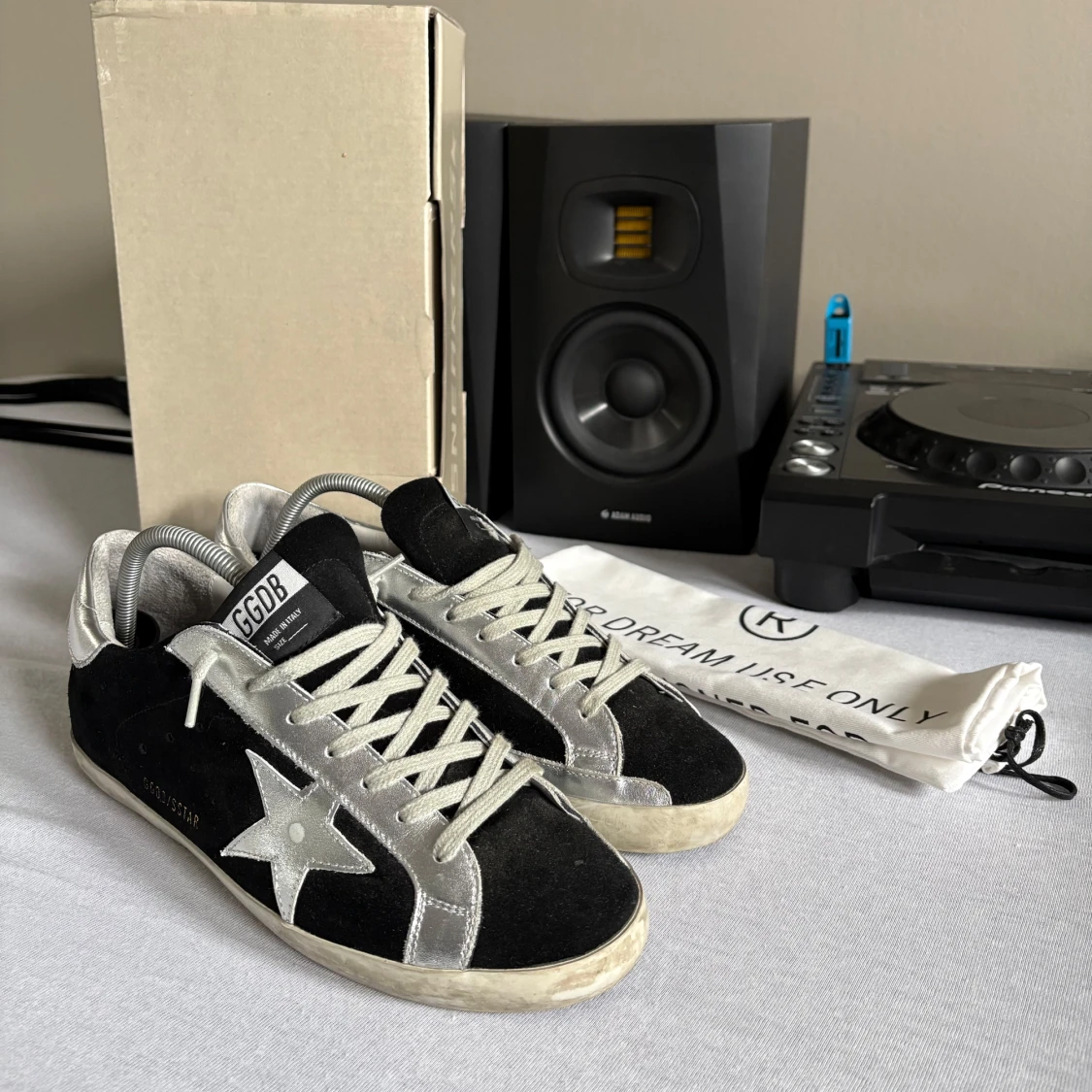 Golden Goose svarta och silver sneakers