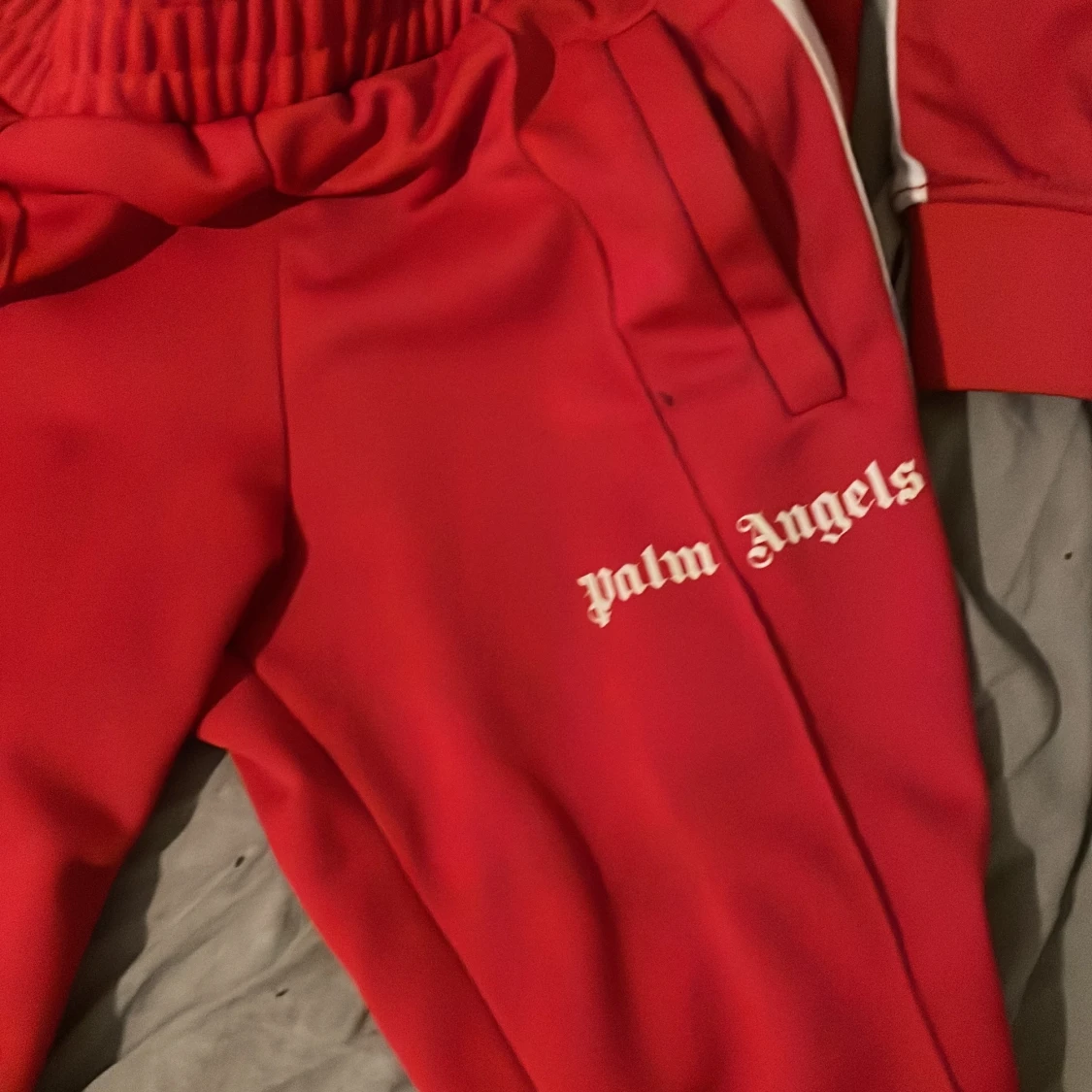 Säljer ett rött Palm angels sätt byxor xs tröja M - 1