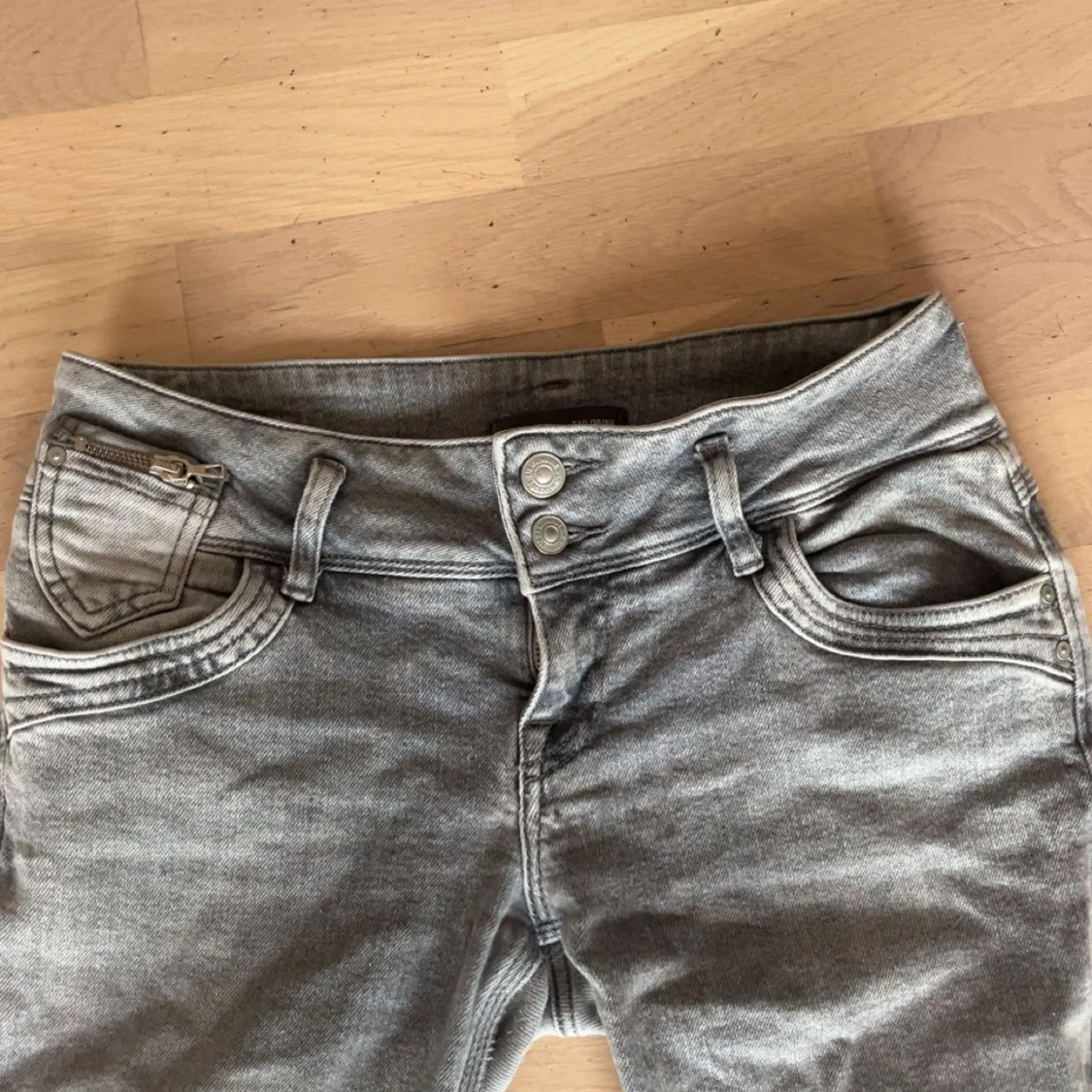 Grå jeans från LTB med raka ben - 3
