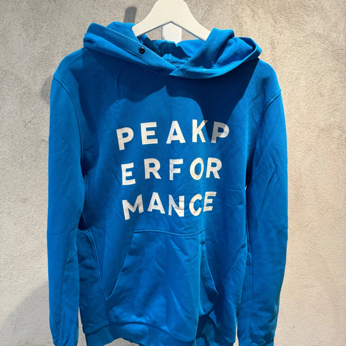 Blå hoodie från Peak Performance M