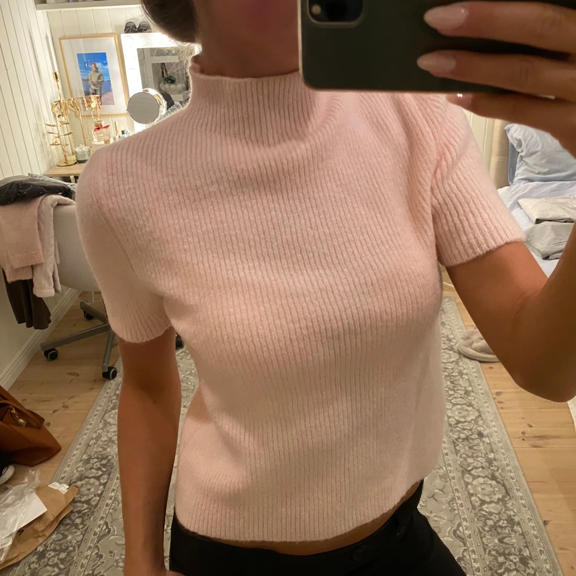 Rosa stickad polo Mango