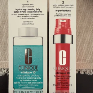 Clinique iD Hydrating Jelly & Concentrate - Säljer ett set med Clinique iD hydrating clearing jelly (blå gel, 115 ml) och active cartridge concentrate (röd, 10 ml) med salicylsyra.   Denna finns ej att köpa länge och  har inte funnits i butik på 1 år.   Helt ny oöppnad.