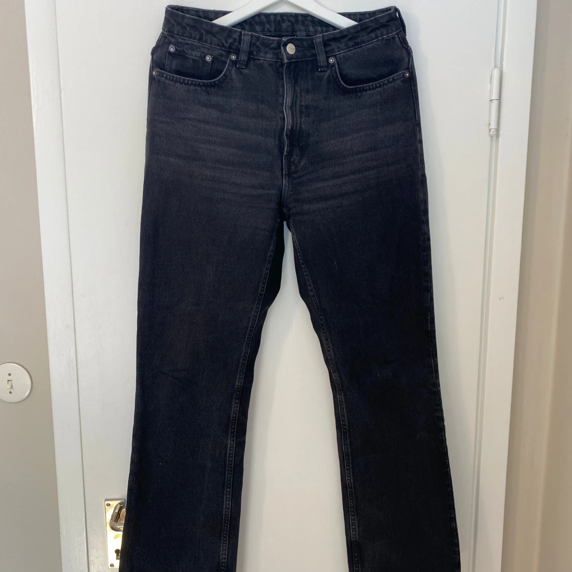 Svarta raka jeans  - 2