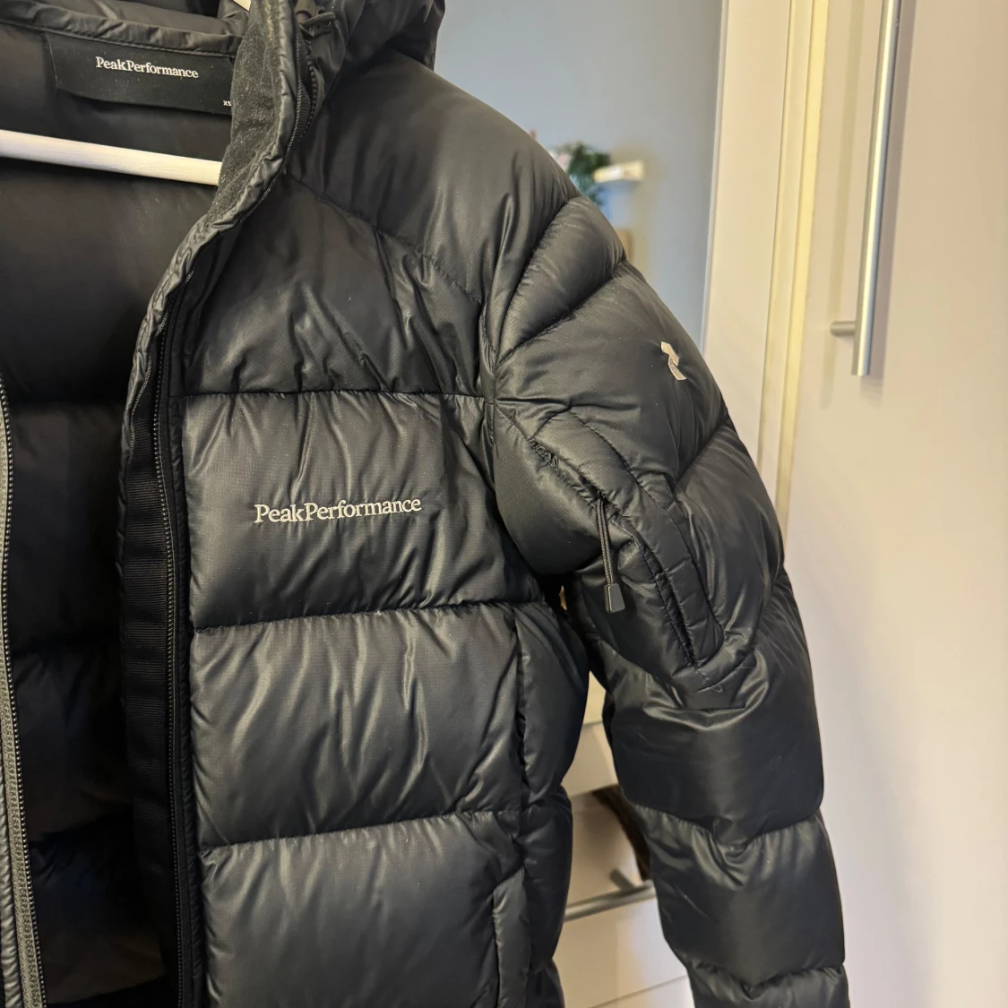 Svart dunjacka Peak Performance - 2