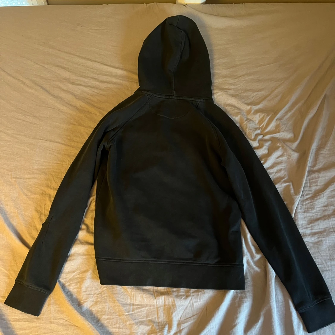 Svart hoodie från GANT med logga - 2