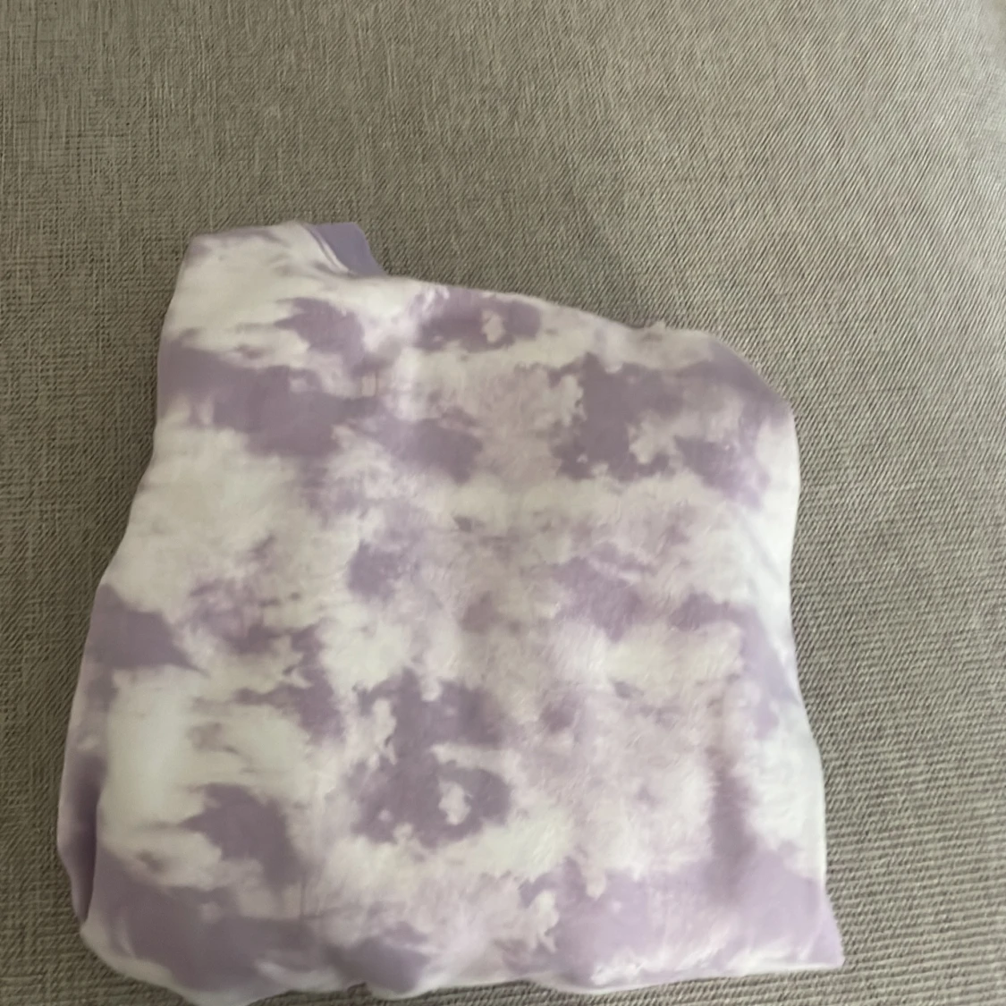 Lila och vit tie-dye sweatshirt - 3