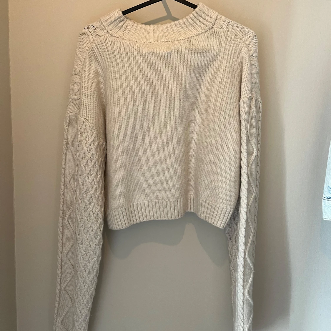 Stickad croppad tröja - 1