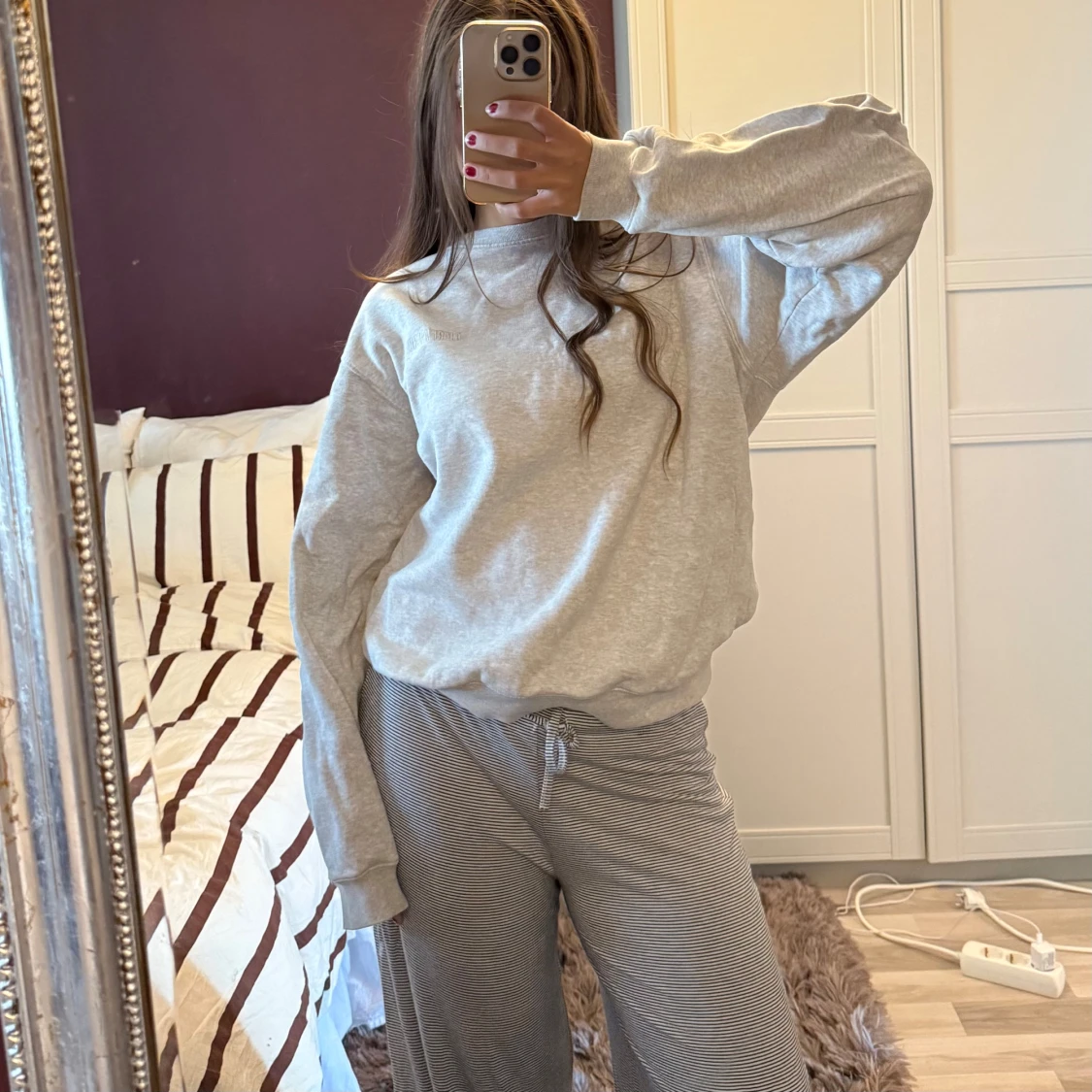 Grå sweatshirt från Djerf Avenue - 1