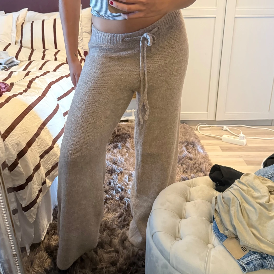 Beige stickade mjukisbyxor - 2
