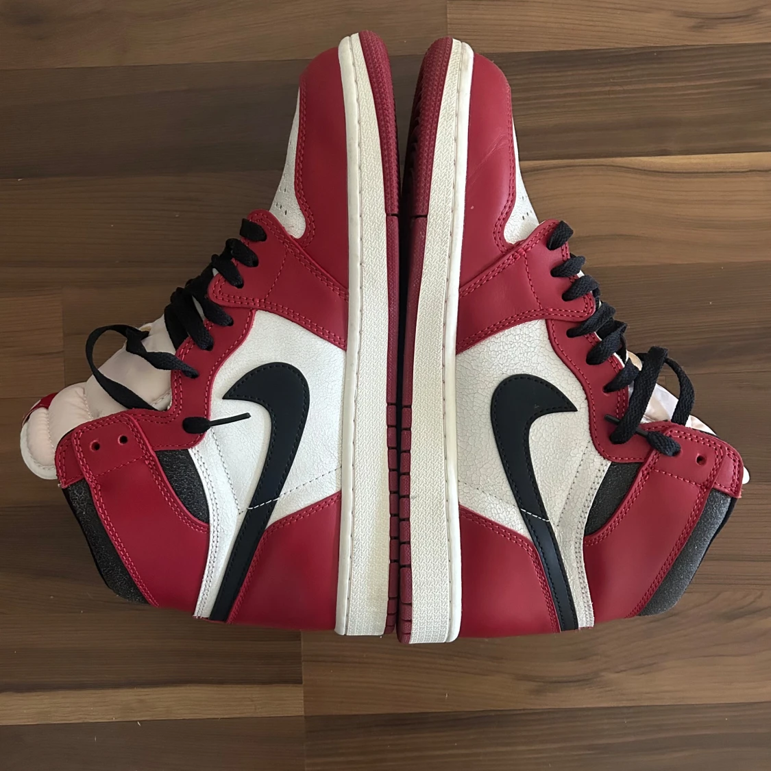 Nike Air Jordan 1 Lost and Found - 2