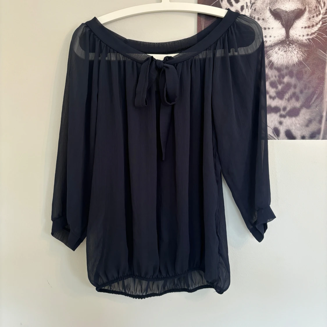 Mörkblå blus 