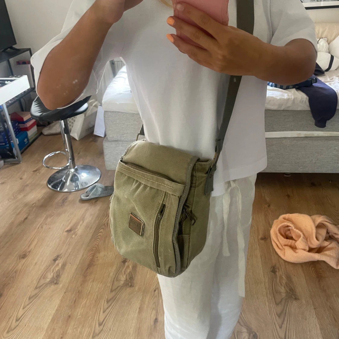 Olivgrön axelväska från BP World - 1