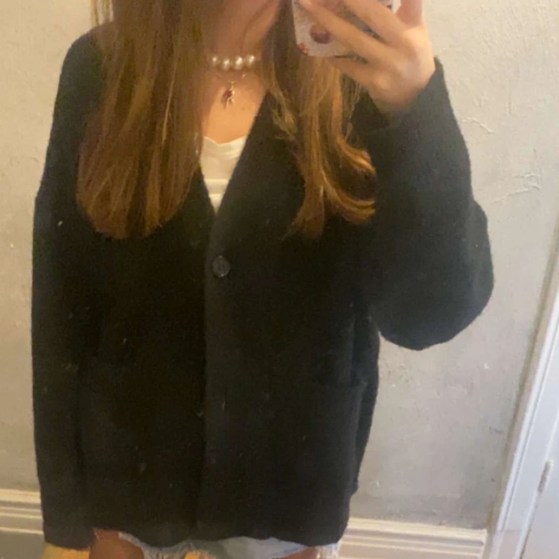 Svart stickad kofta med knappar