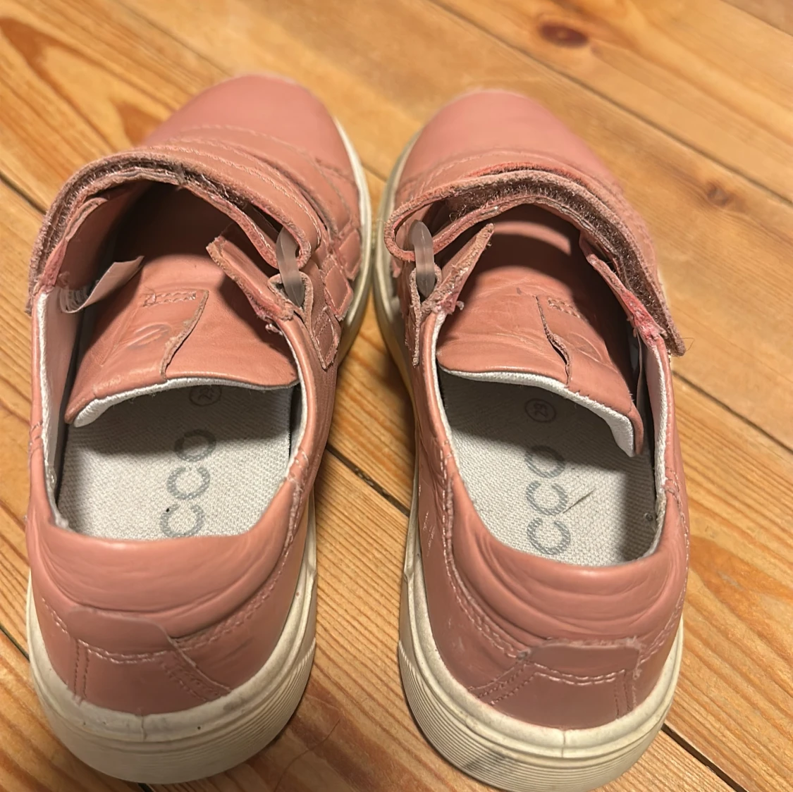 Rosa sneakers från Ecco i skinn - 4