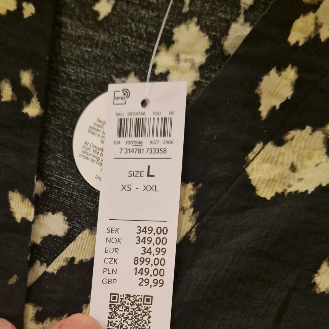 Svart blommig blus från Lindex - 4