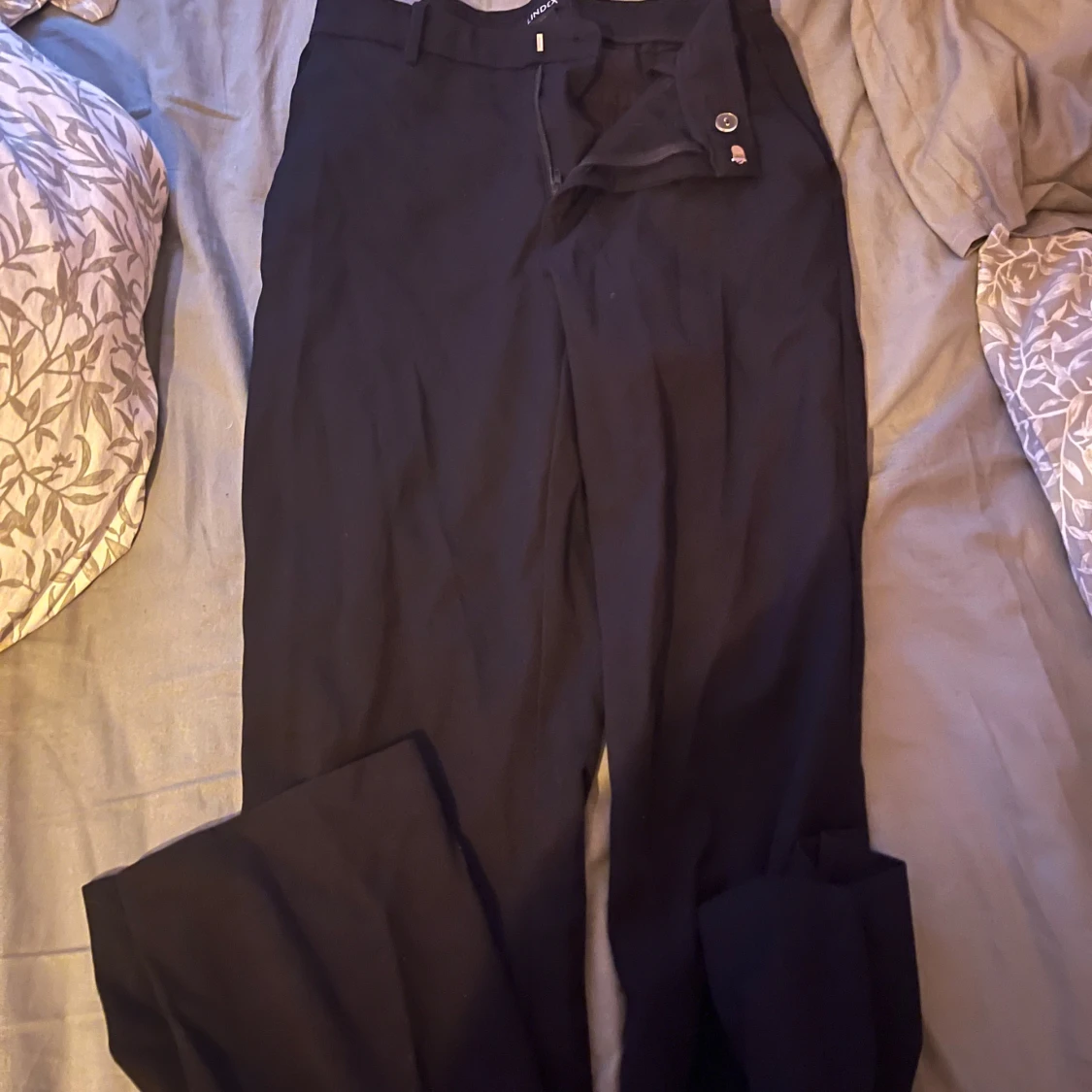 Svarta kostymbyxor 