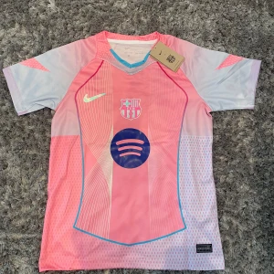 Barça Lamine Yamal rosa Nike tröja - Barca Special kit med Lamine Yamal nummer 10 på • Size S • Nyskick • fråga vid fundering!
