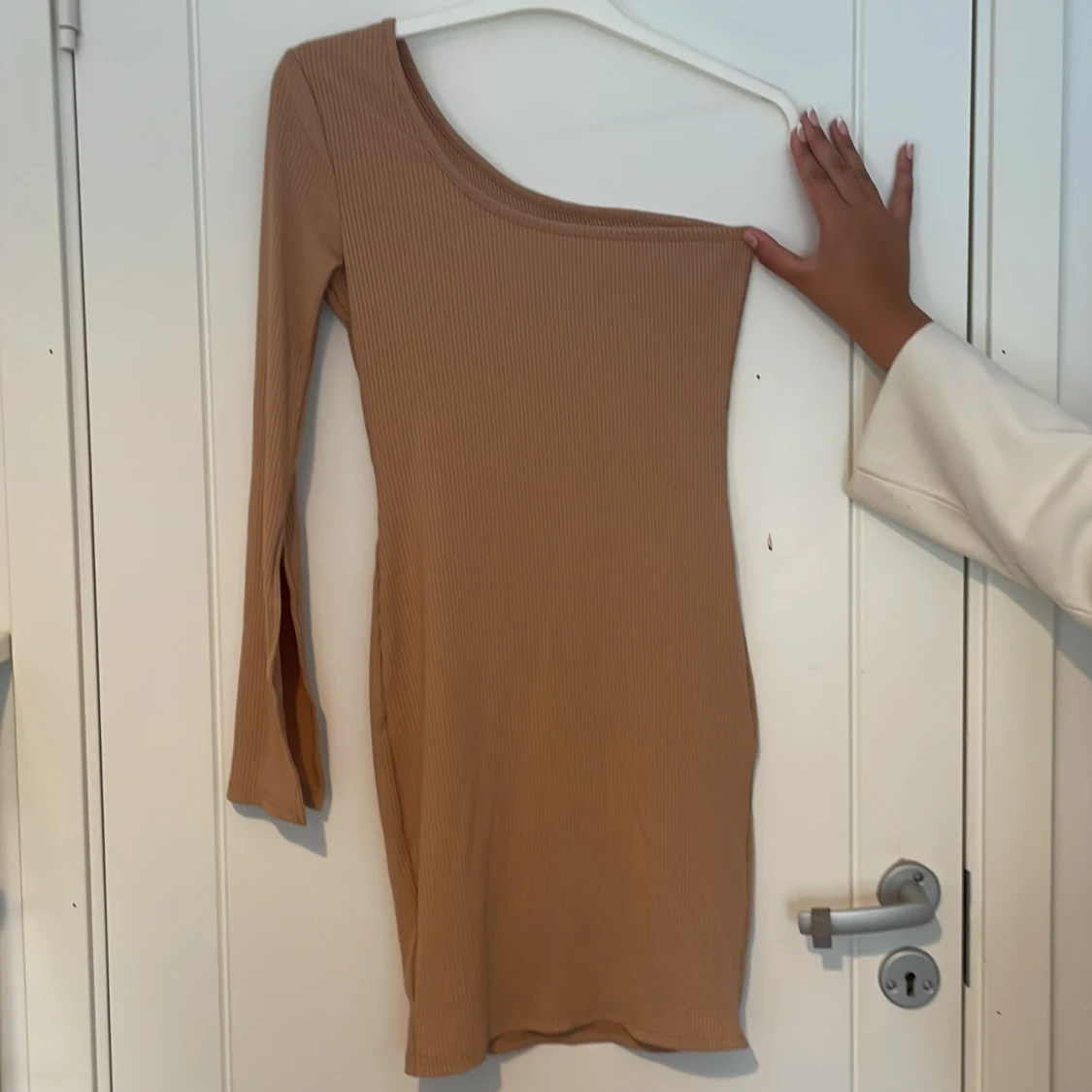 Beige ribbad oneshoulder klänning Shein