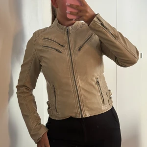 Beige Skinnjacka  - Fin skinnjacka 