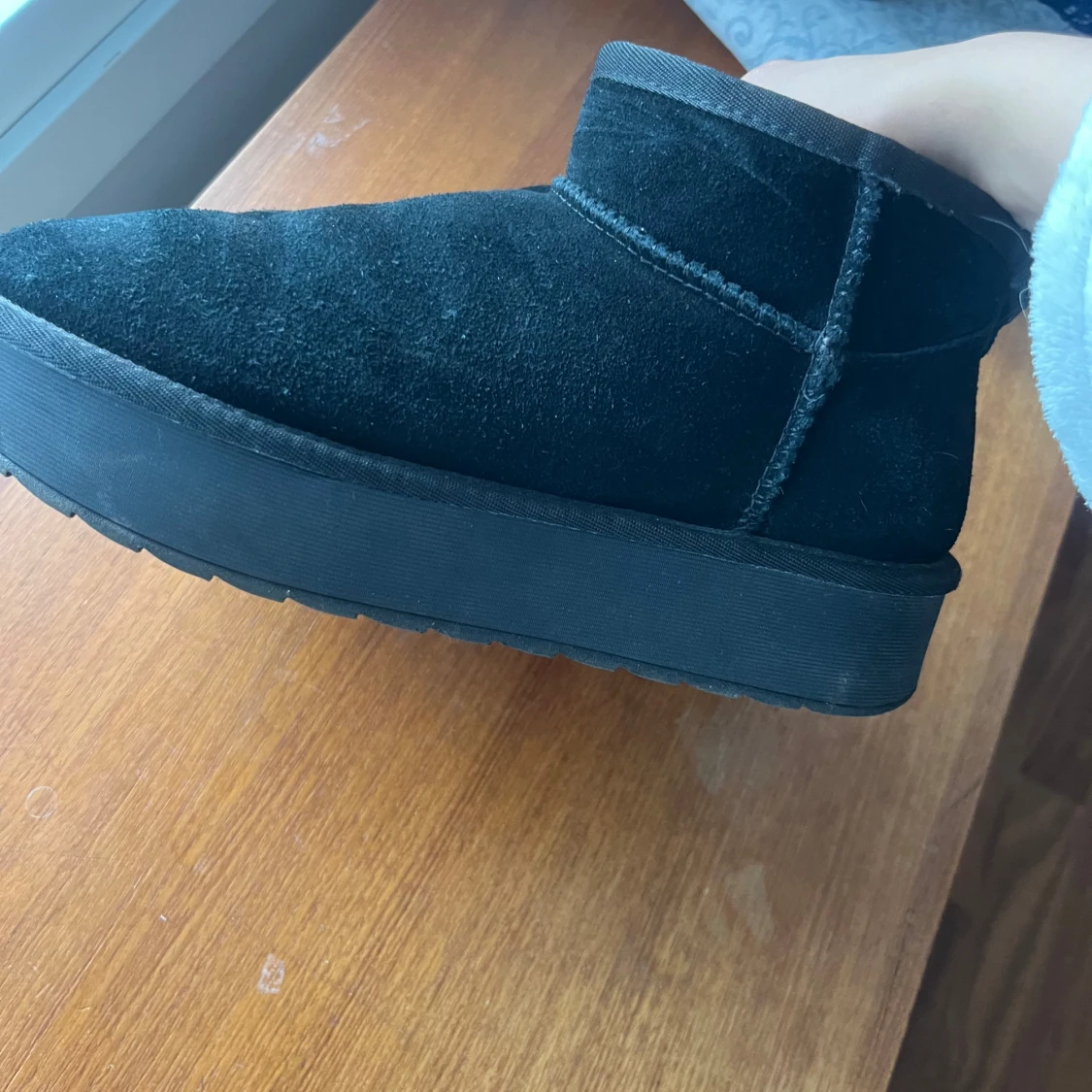 Svarta mockaboots med platt sula - 3