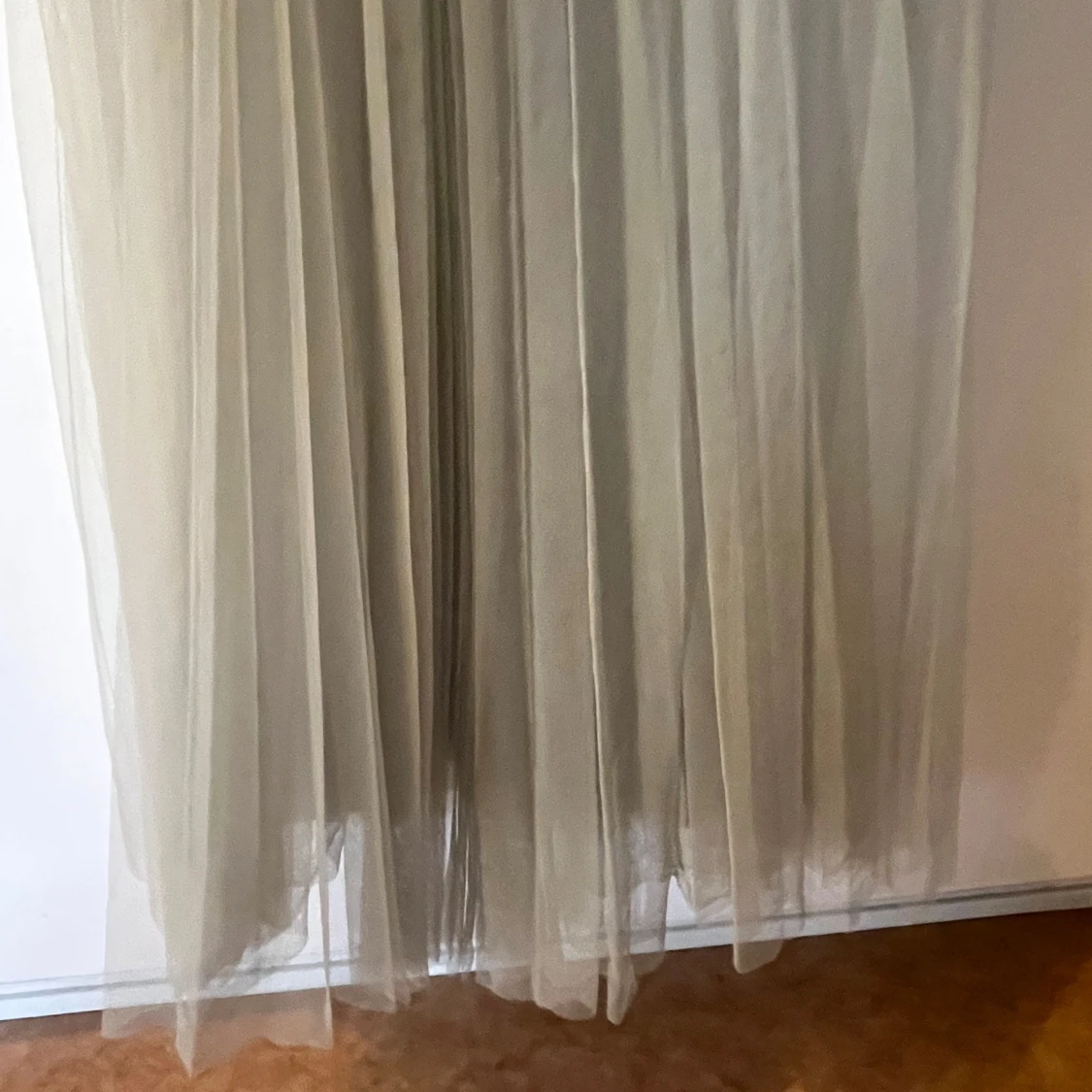 Ljusgrön ballångklänning i tyl - 3