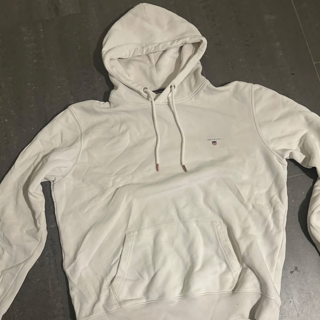 Vit hoodie från Gant