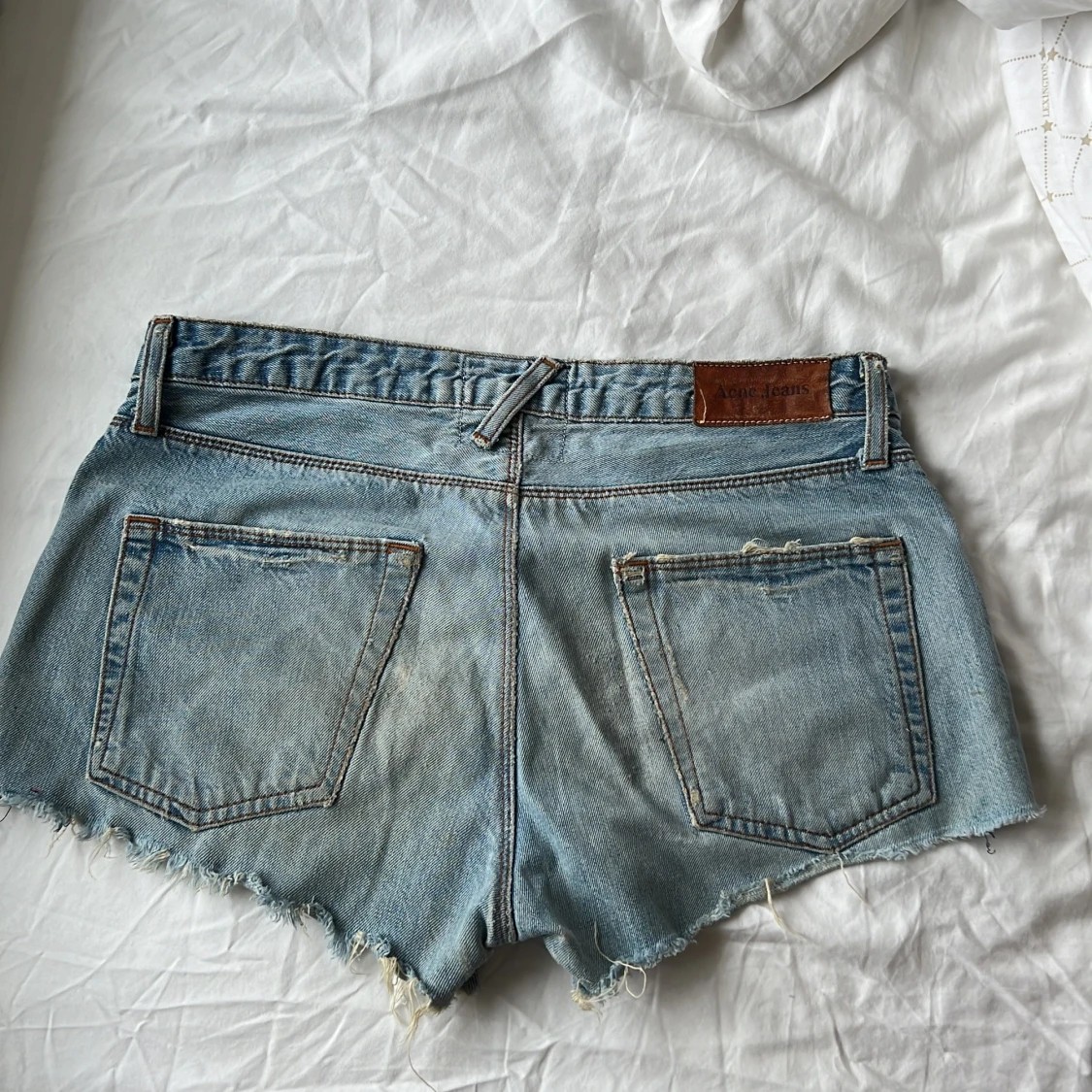 Ljusblå jeansshorts från Acne - 3