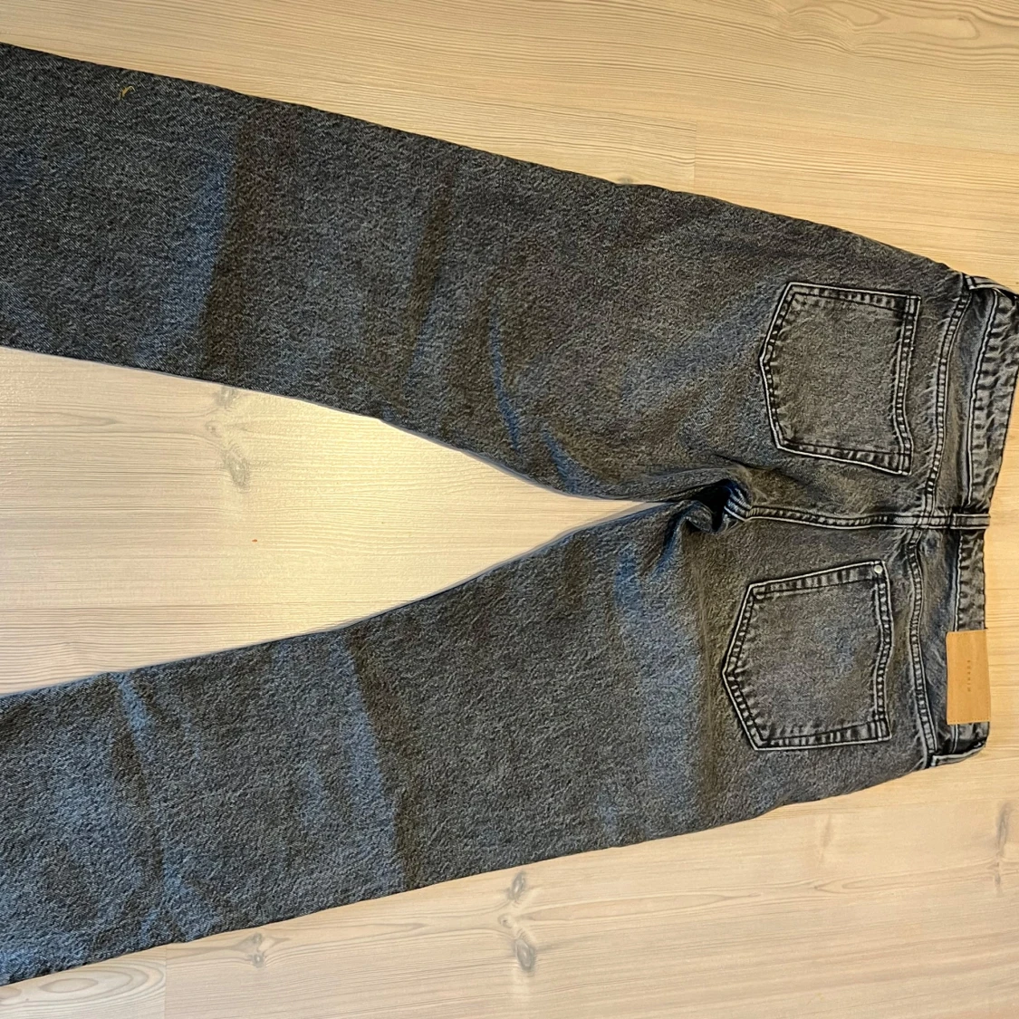 Svart/ gråa raka jeans - 1