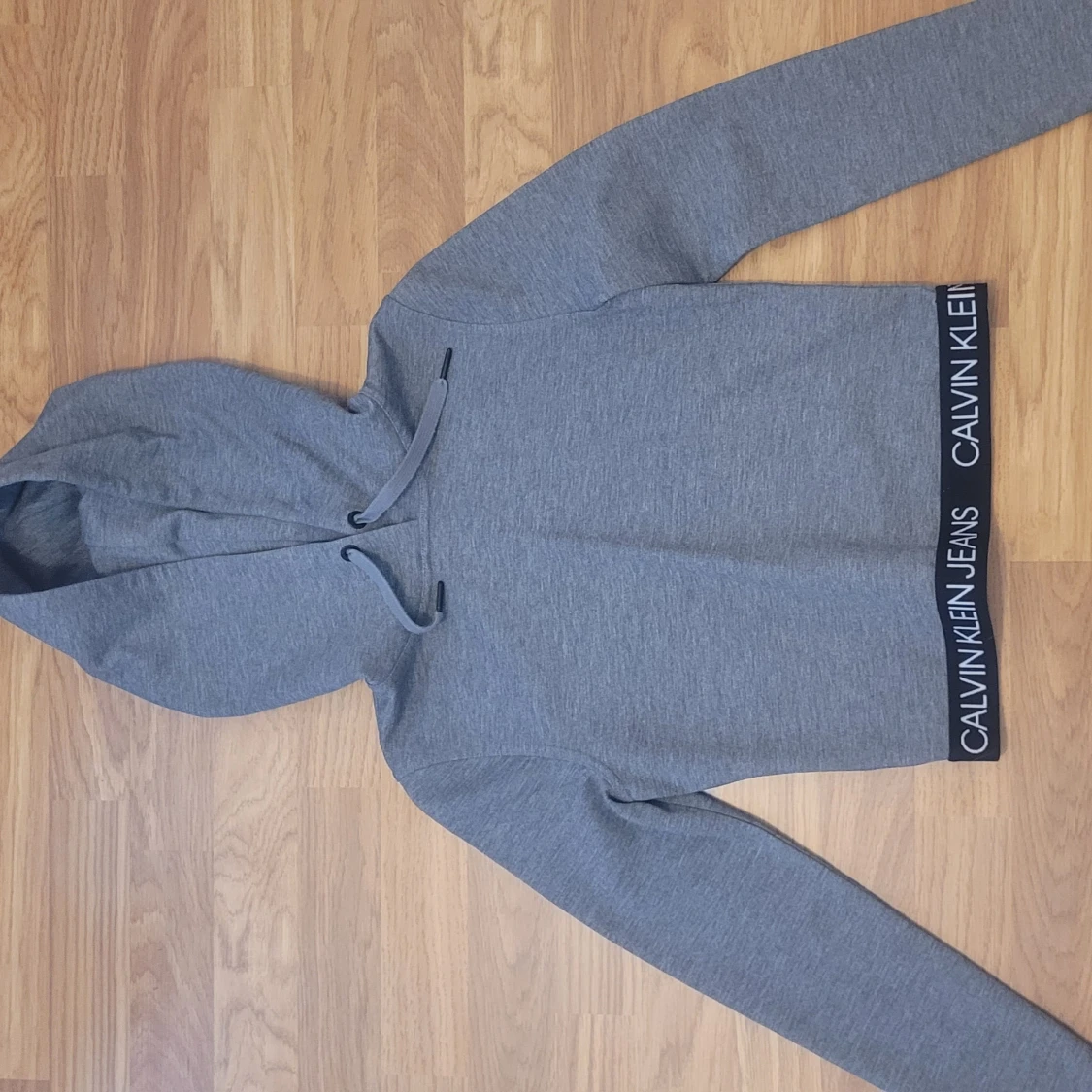 Grå hoodie från Calvin Klein Jeans