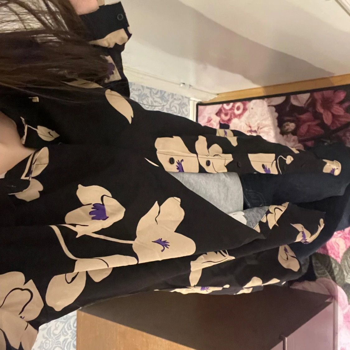 Svart blommig skjortklänning från Wocci - 1