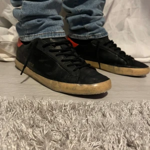 sveriges sunkigaste ggs - Ja fyfan de är så sunkiga jag vill ba bort med dom. sulan är ju helt knas. asså de funkar ju på daglig basis men ser lite för jävliga ut på sulan men ja. skriv om du undrar om dessa sunkdojjor