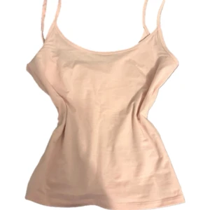 Gina Tricot Linne  - Gina Tricot Linne som är rosa, jätte mysigt att ha på sig, jag har haft det bara 3 gånger så det är typ helt nytt.Fråga mig om du vill köpa💕.