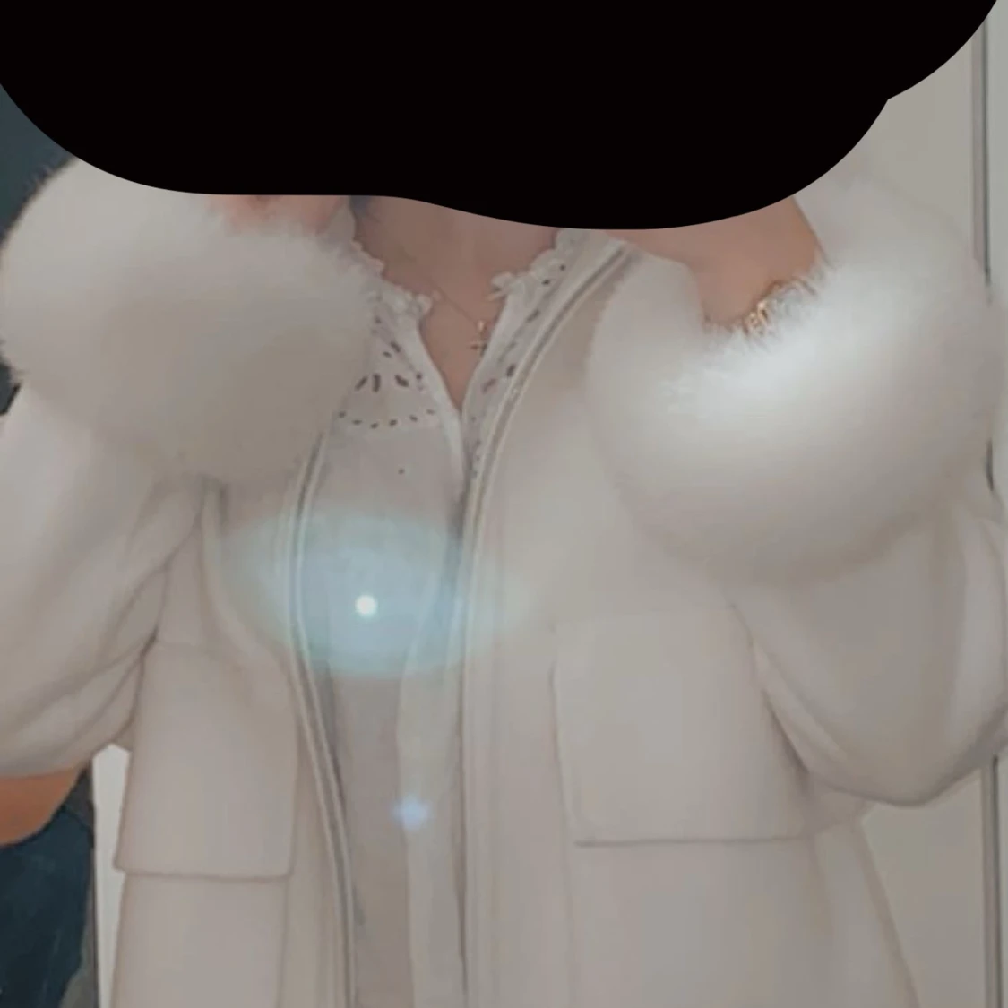 Vit fluffig kappa - 1