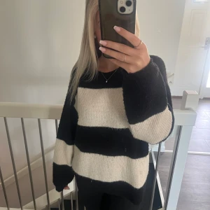 stickad tröja  - super fin stickad tröja och väldigt skön💞💞