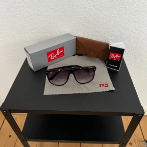 Ray-Ban Boyfriend - Snygga Rayban Boyfriend i snygg och eftertraktad färg | HELT NYA | ⚠️ inget og tillkommer ⚠️| tveka inte att kontakta om minsta intresse