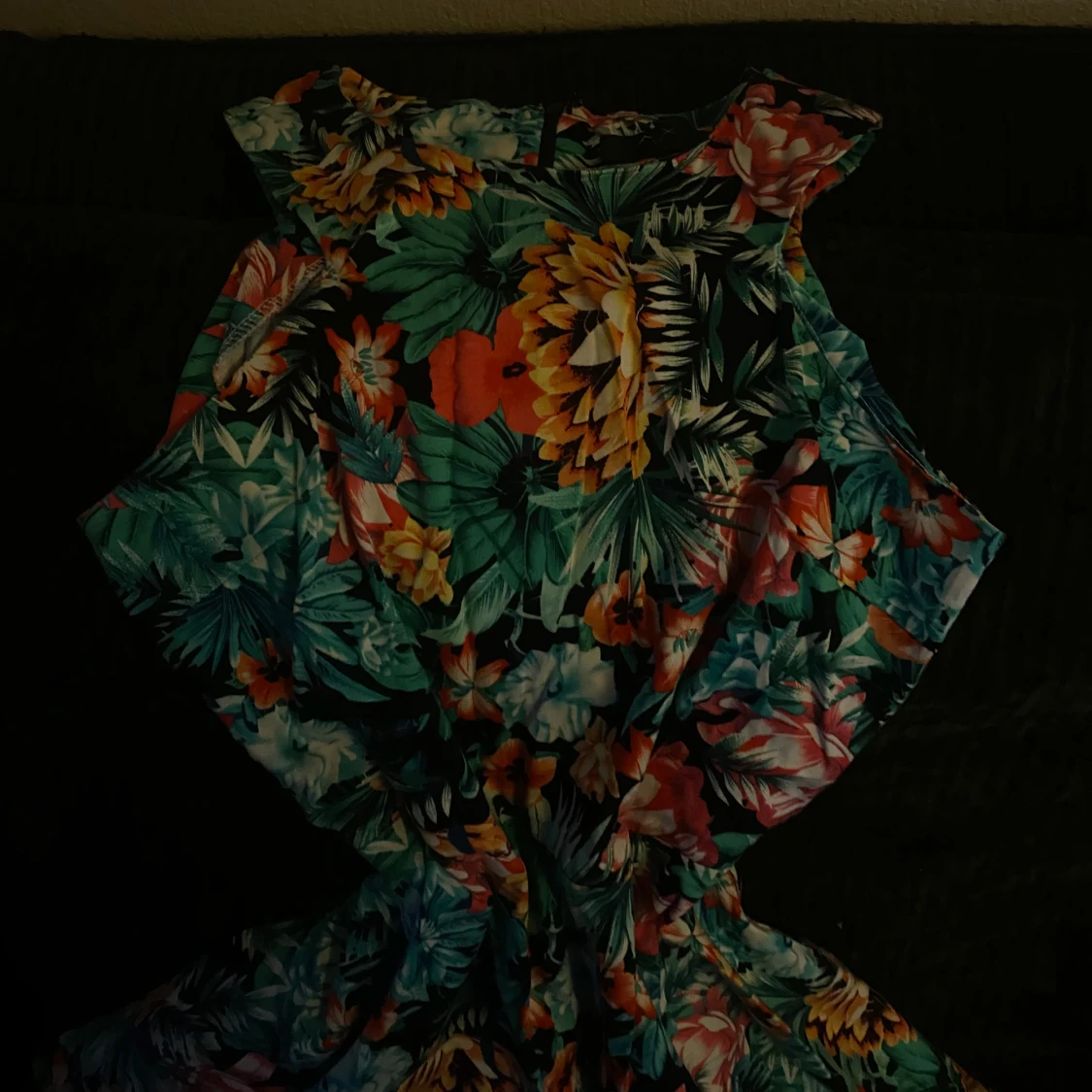 Färgglad blommig klänning - 1