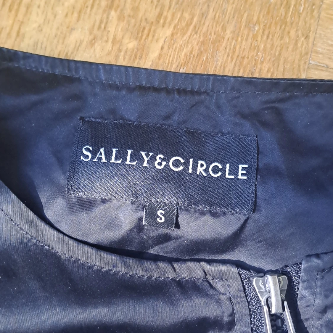 Svart bomberjacka från Sally & Circle - 2