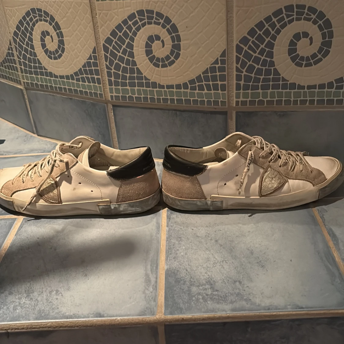 Philippe Model sneakers i beige och vitt - 3