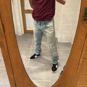 Replay jeans  - Ett par snygga jeans från Replay i storlek W33 L34 i modellen Anbbas 