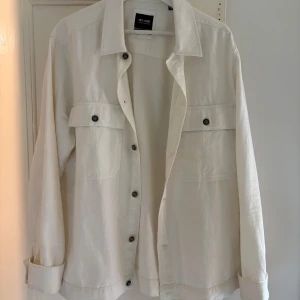 Overshirt - Overshirt från Only&Sons som aldrig använts. Storlek M men sitter som en L
