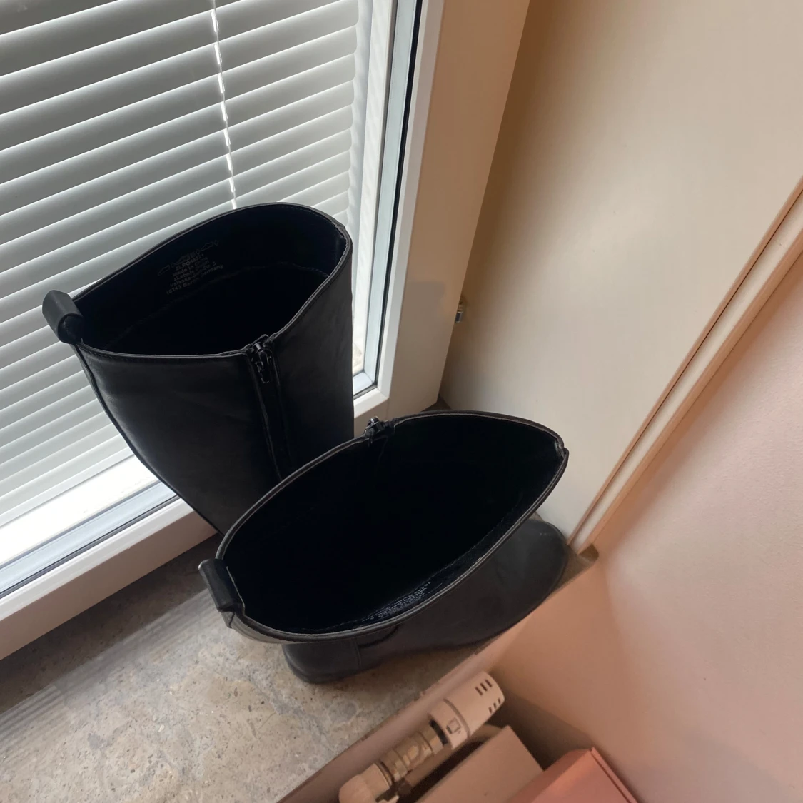 Medelhöga boots i skinn, pris kan diskuteras  - 2