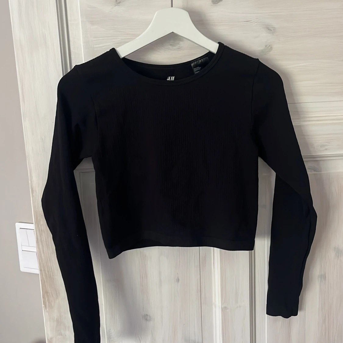 Svart långärmad croppad topp H&M Sport