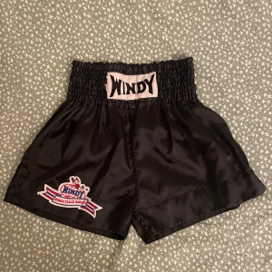 Thaiboxning shorts - Inga skador och knappt använda🌟passar mer S
