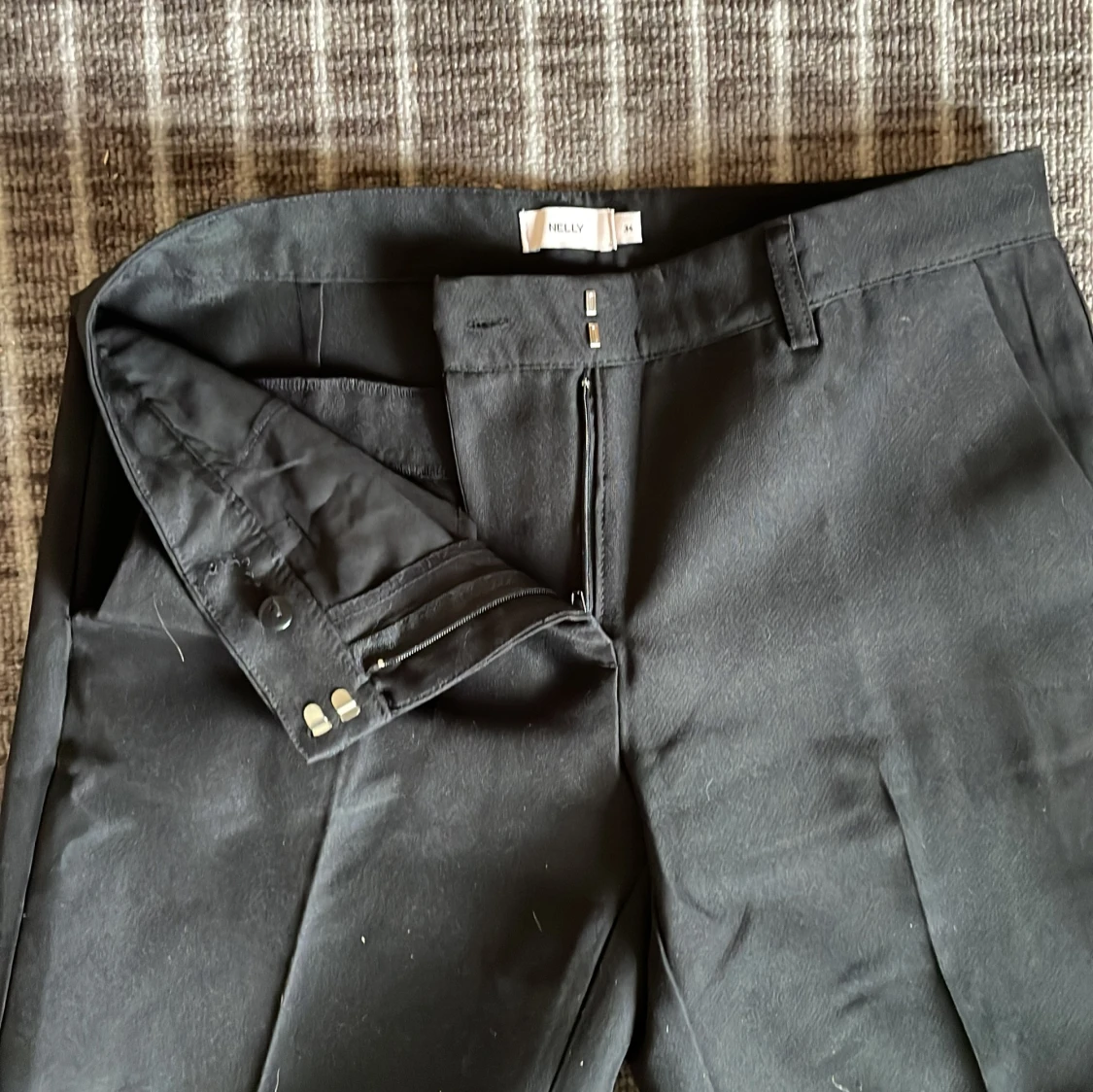 Svarta kostymbyxor från Nelly, stl 34 - 4