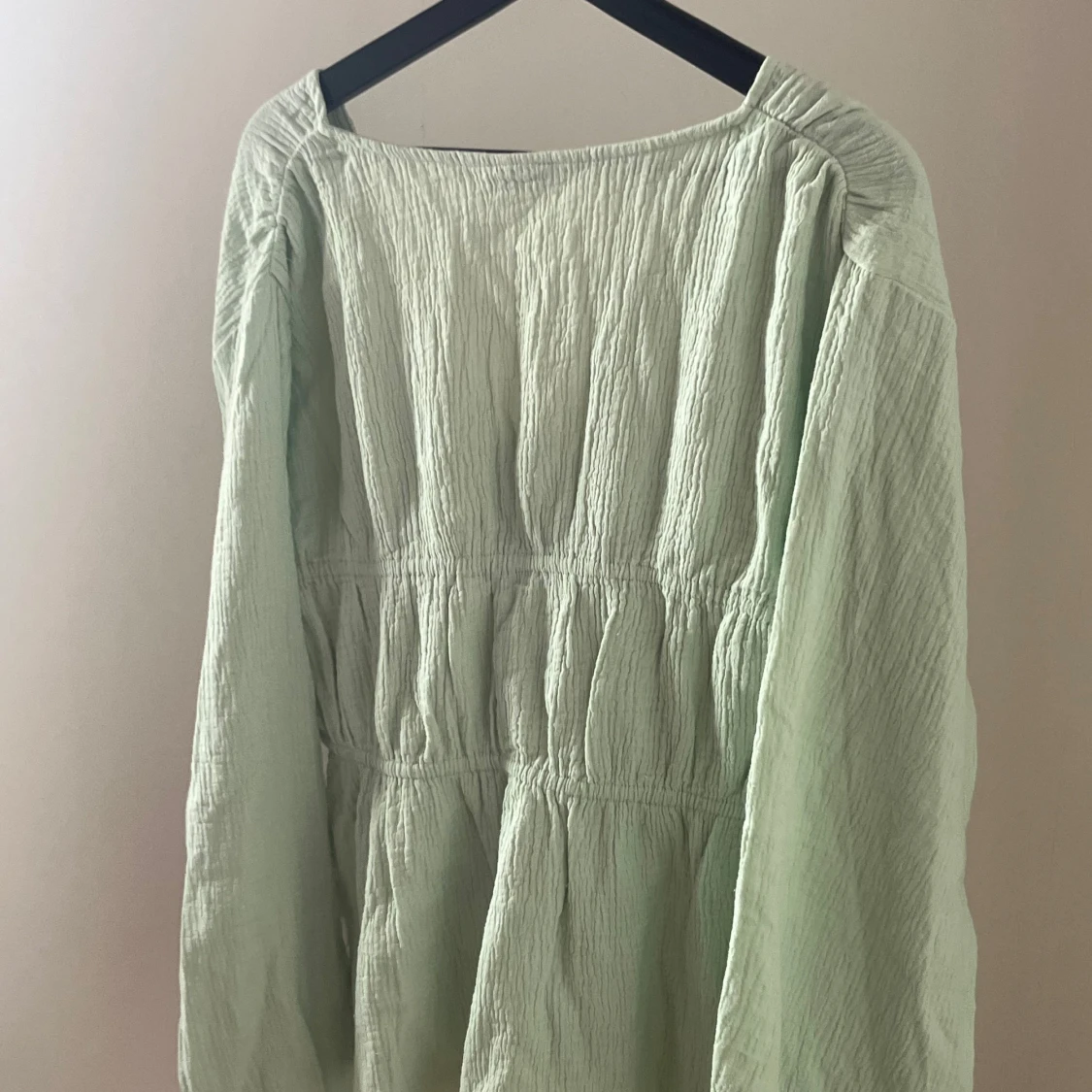 Ljusgrön tröja med knäppning framtill - 2