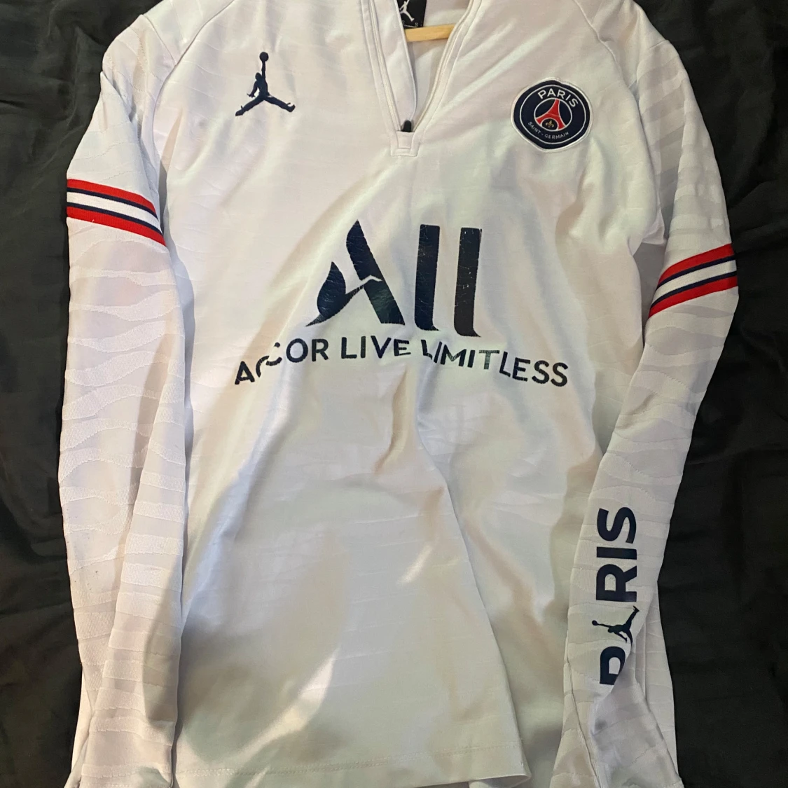 Vit långärmad PSG fotbollströja Jordan