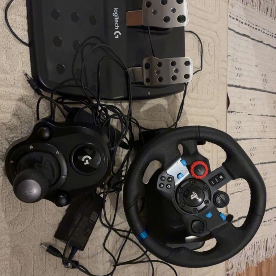 Logitech racingratt med pedaler och växelspak