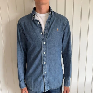 Ralph Lauren Skjorta - Ralph Lauren Skjorta (slim fit) | Size: M | Skick: 9/10, inga defekter | Hör av dig vid frågor och funderingar | Vänliga hälsningar!