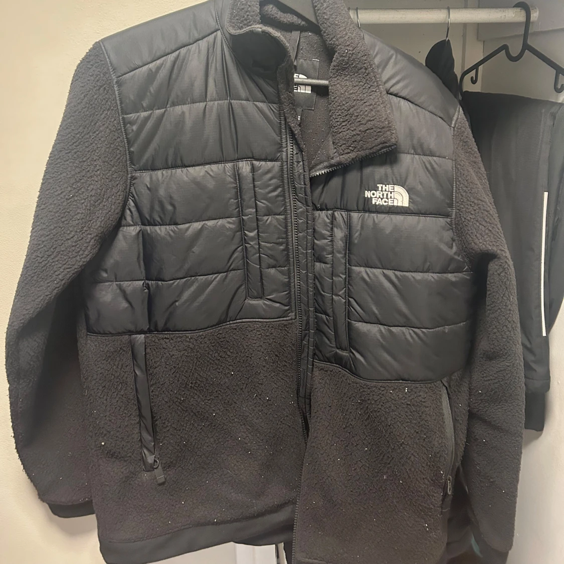 Svart fleecejacka från The North Face