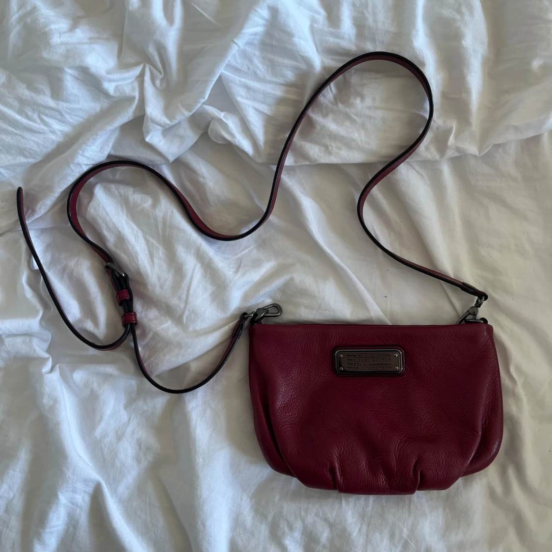 Vinröd axelväska Marc by Marc Jacobs